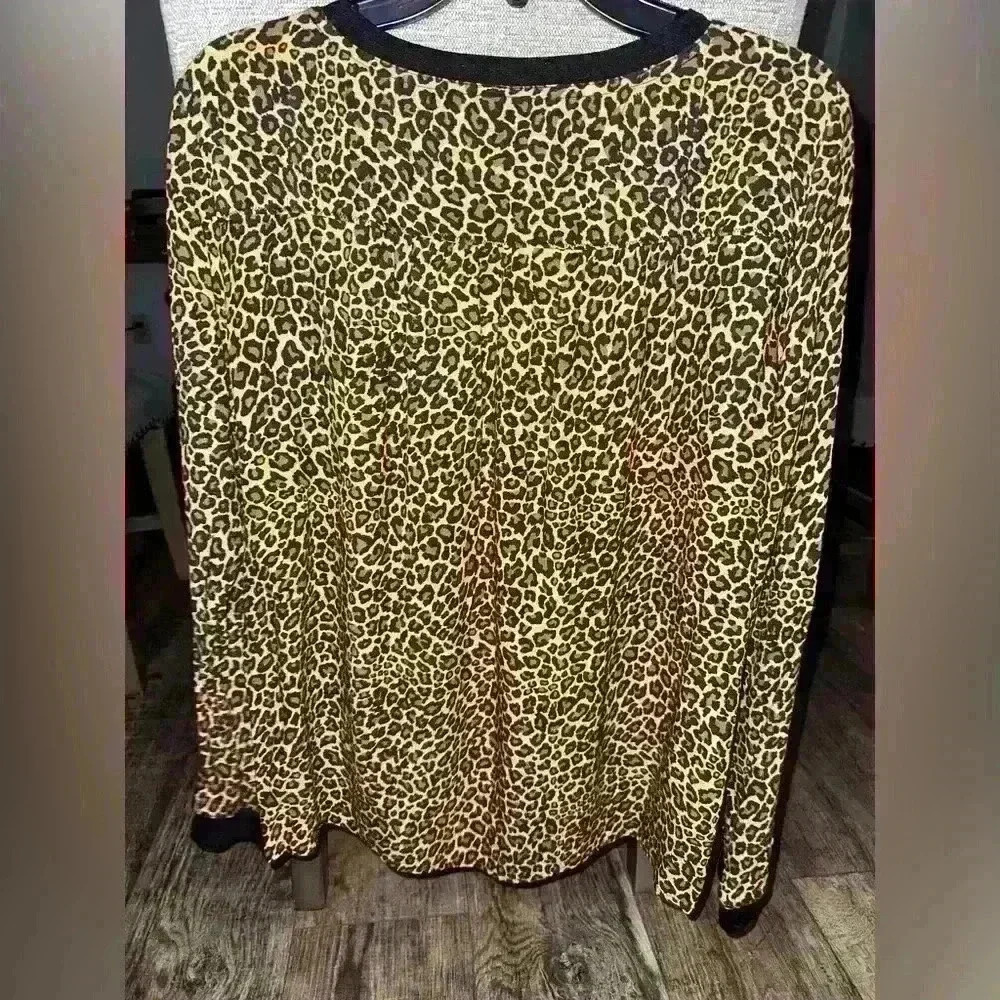 JOHNSTON & MURPHY Leopard Printed Knit Trim Blouse - Size Medium - NEW $99.50 - Picture 2 of 5